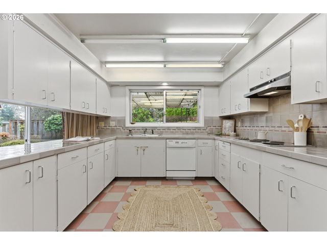 9145 Sw ALPINE Ter, Portland, OR 97225