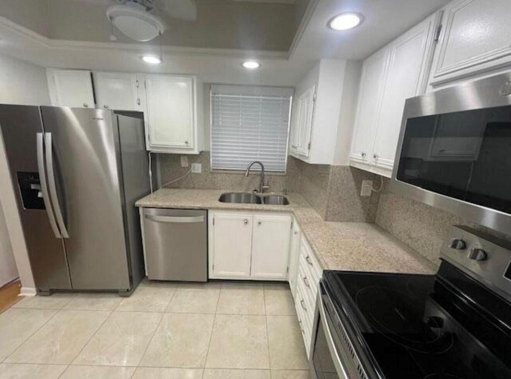 705 Lori Dr Drive 216, Palm Springs, FL 33461