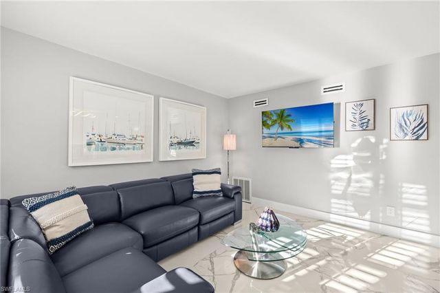 980 7th AVE S # 109, Naples, FL 34102