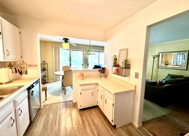 22 Waterbury Lane N1, Schaumburg, IL 60193