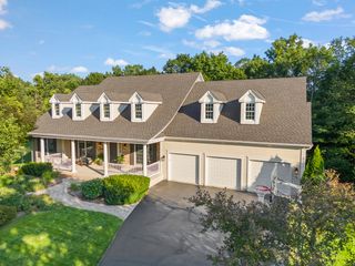 750 Fox Run Drive, Geneva, IL 60134