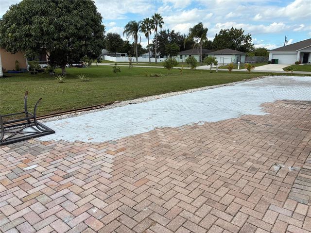 602 SW Kenyoun Street, Port St. Lucie, FL 34983