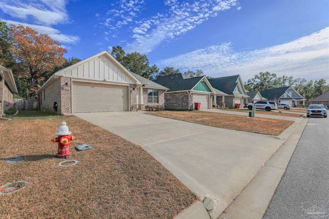 3879 Shady Grove Dr, Pace, FL 32571