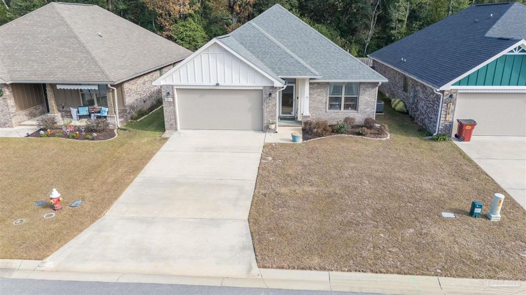 3879 Shady Grove Dr, Pace, FL 32571