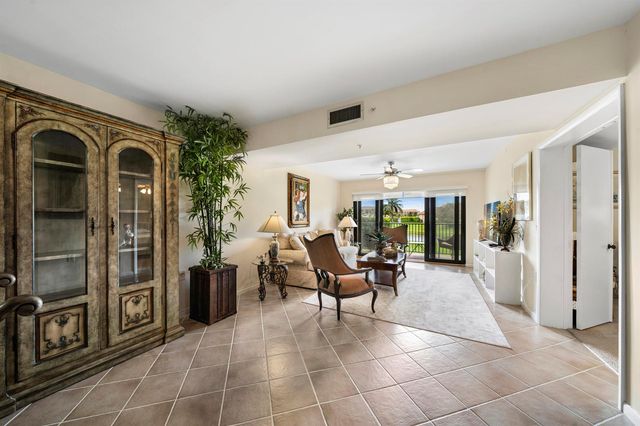 601 Seafarer Circle 104, Jupiter, FL 33477