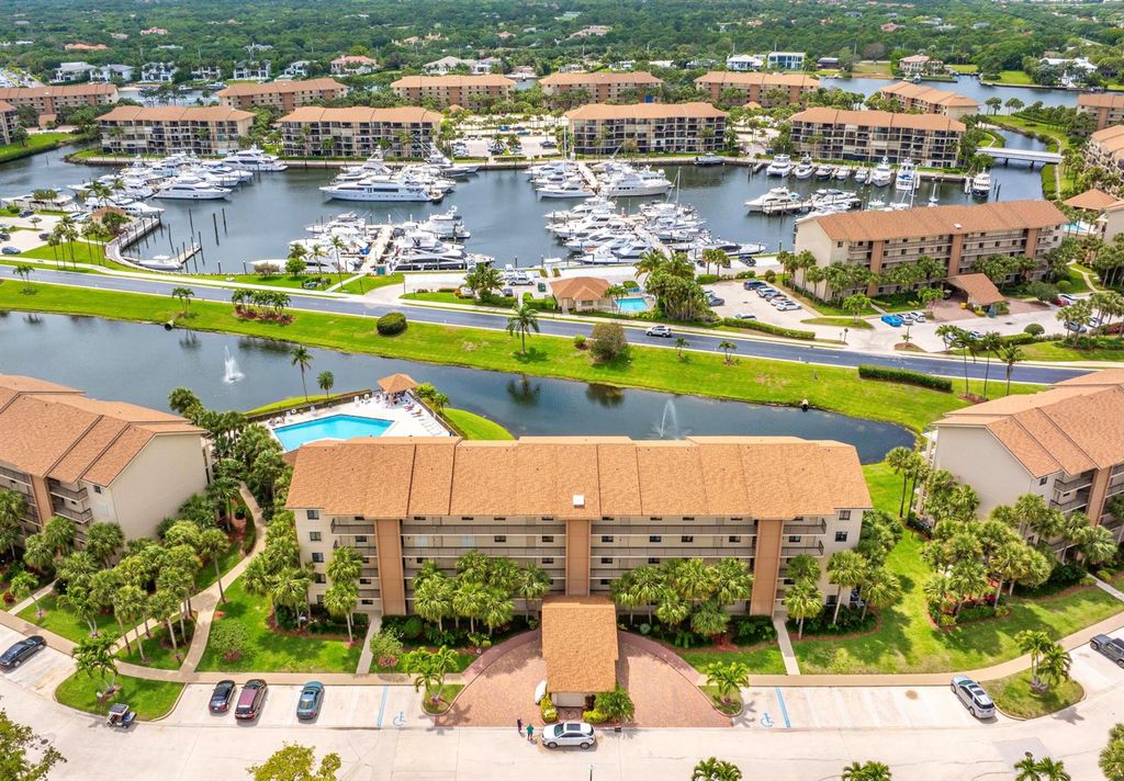 601 Seafarer Circle 104, Jupiter, FL 33477