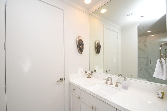 5005 Hidalgo Street 209, Houston, TX 77056