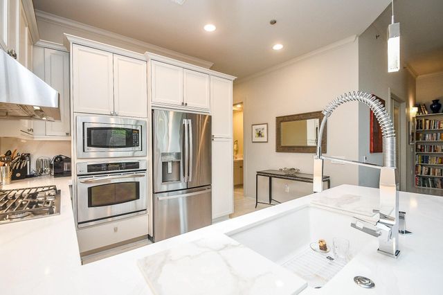5005 Hidalgo Street 209, Houston, TX 77056