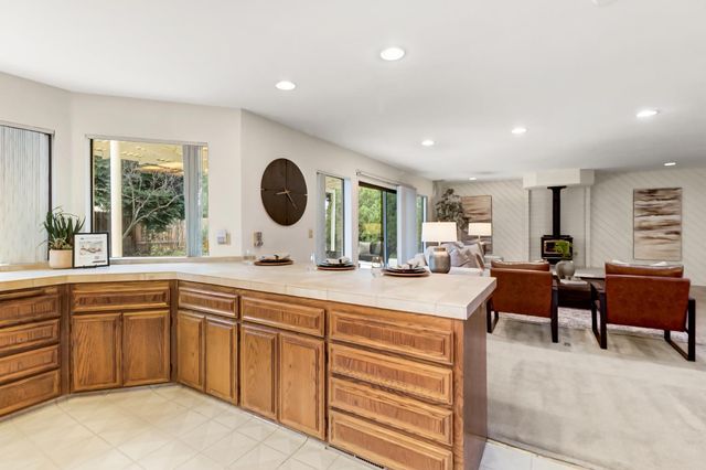 11110 Tanglewood Dr, Auburn, CA 95603