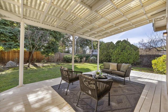 11110 Tanglewood Dr, Auburn, CA 95603