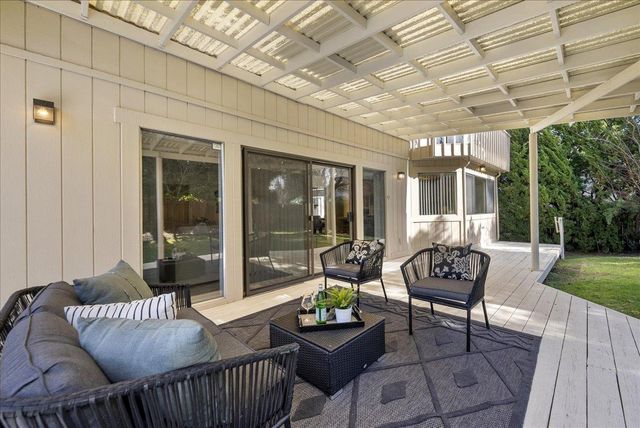 11110 Tanglewood Dr, Auburn, CA 95603