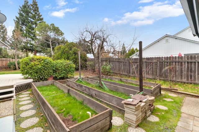 11110 Tanglewood Dr, Auburn, CA 95603