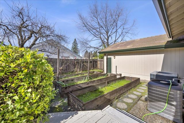 11110 Tanglewood Dr, Auburn, CA 95603