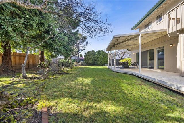 11110 Tanglewood Dr, Auburn, CA 95603