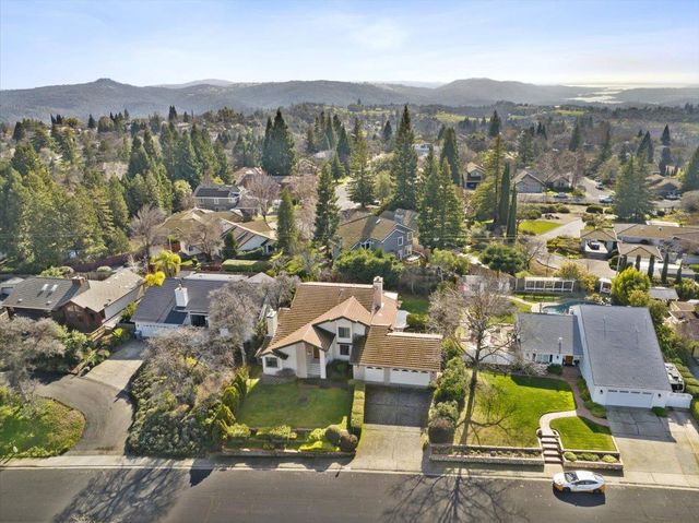 11110 Tanglewood Dr, Auburn, CA 95603