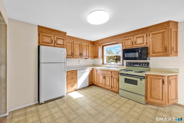 52 Woodland Drive, South Windsor, CT 06074