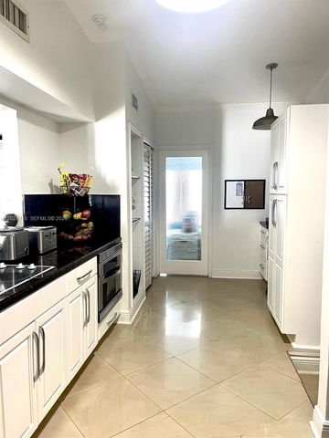 19960 Highland Lakes Boulevard, Miami, FL 33179