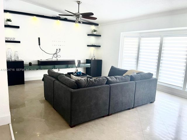 19960 Highland Lakes Boulevard, Miami, FL 33179
