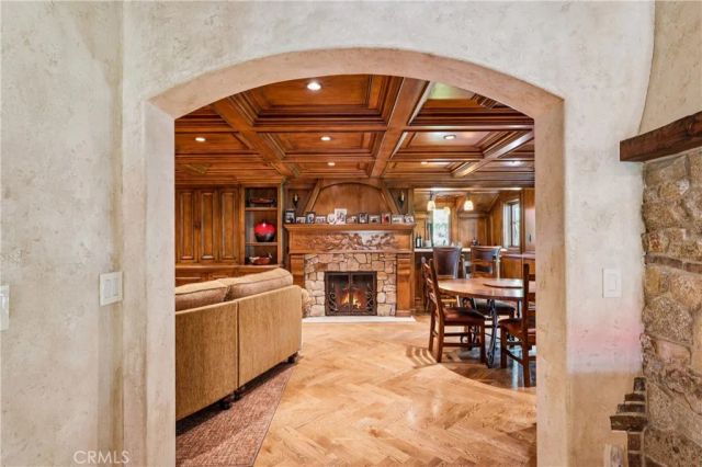 27596 High Knoll, Lake Arrowhead, CA 92352