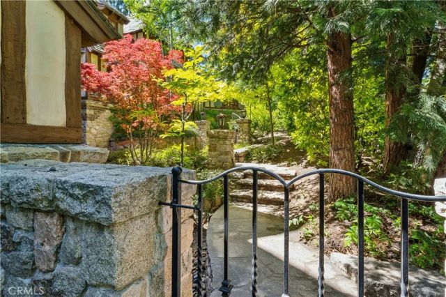 27596 High Knoll, Lake Arrowhead, CA 92352