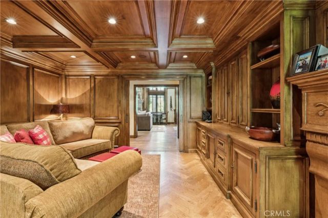 27596 High Knoll, Lake Arrowhead, CA 92352