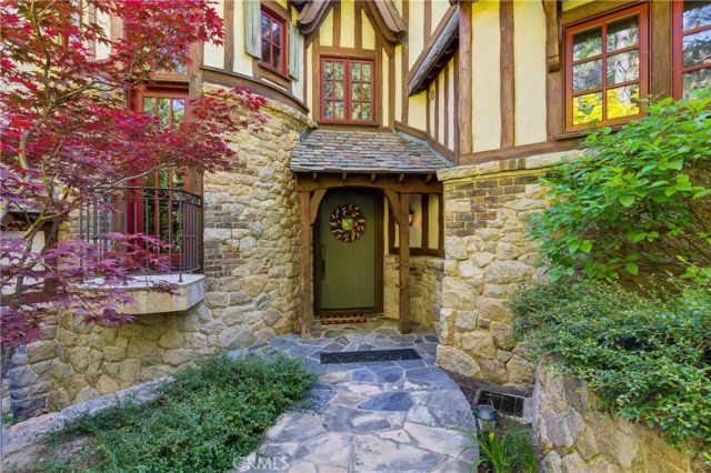 27596 High Knoll, Lake Arrowhead, CA 92352
