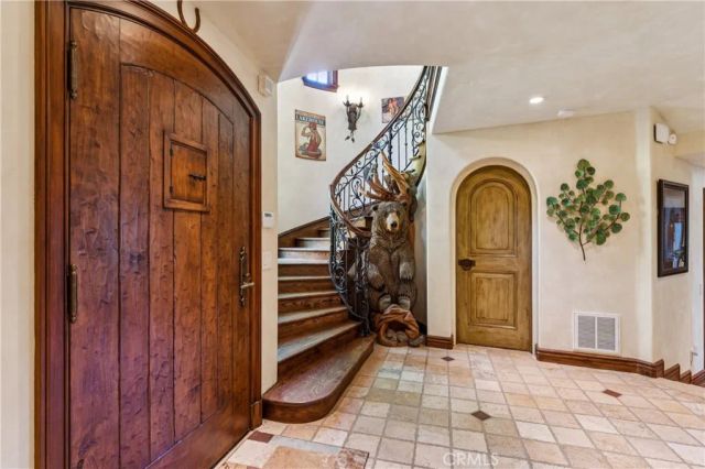 27596 High Knoll, Lake Arrowhead, CA 92352