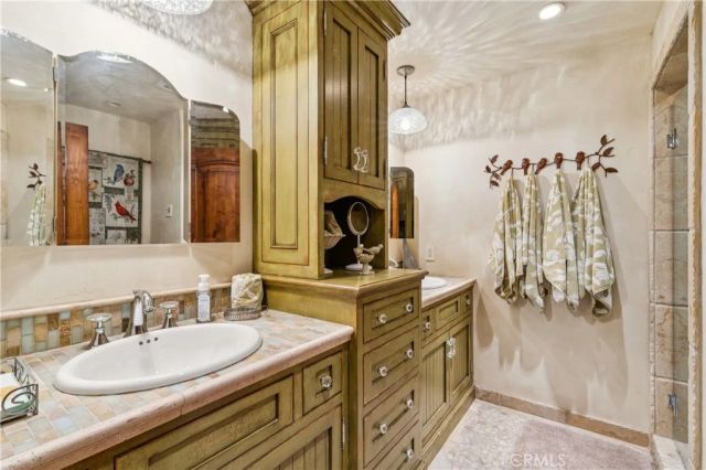 27596 High Knoll, Lake Arrowhead, CA 92352