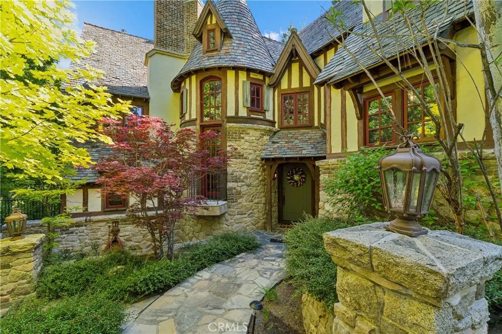 27596 High Knoll, Lake Arrowhead, CA 92352