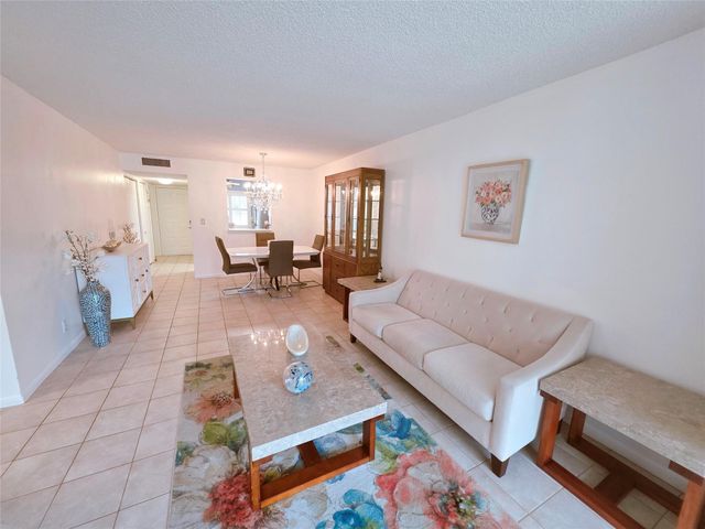 7145 Huntington Lane 208, Delray Beach, FL 33446