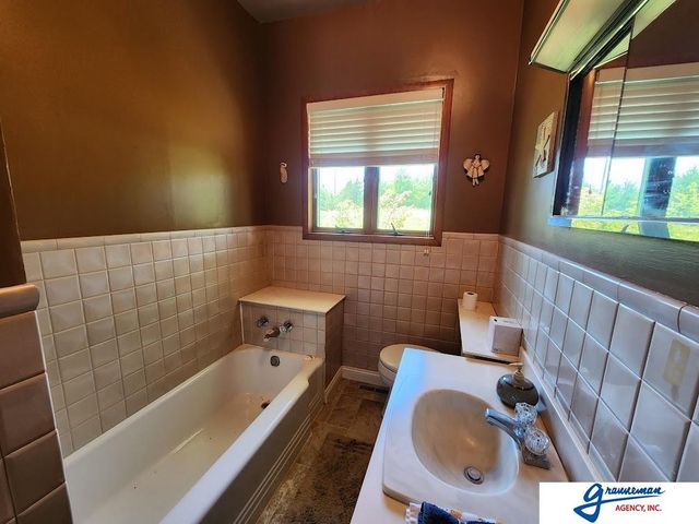 61490 136 Highway, Tecumseh, NE 68450