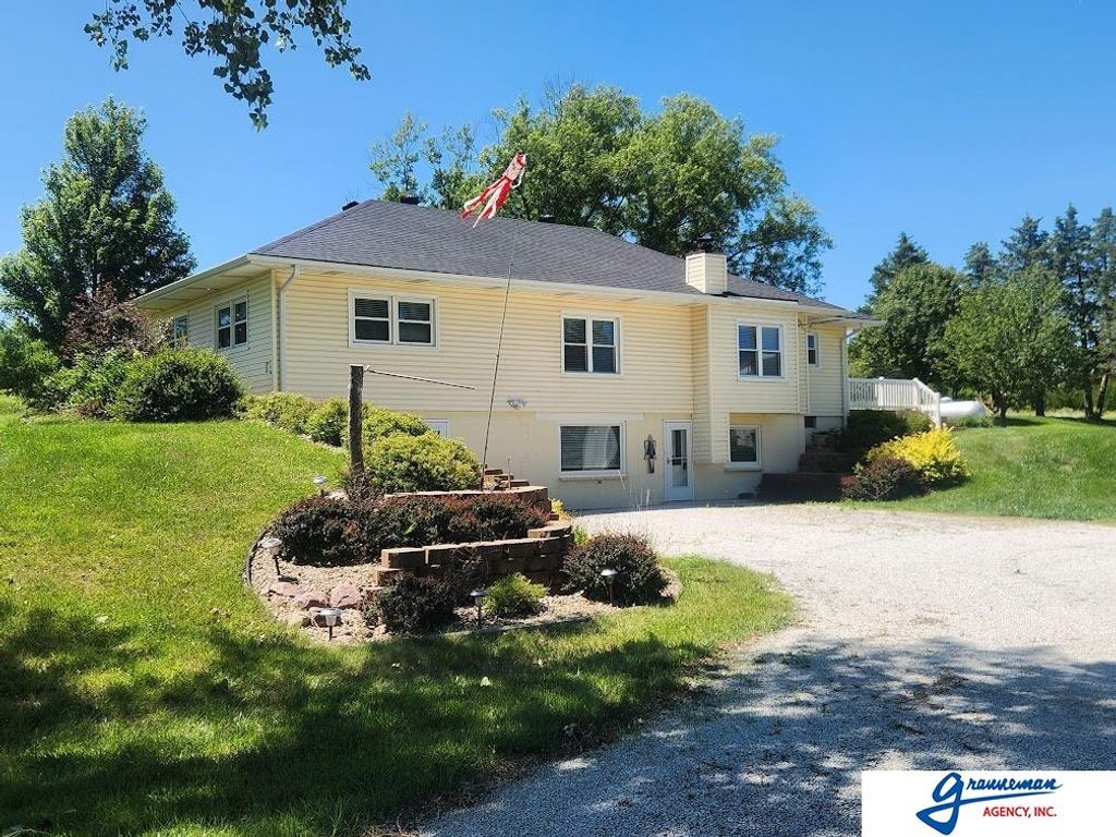 61490 136 Highway, Tecumseh, NE 68450