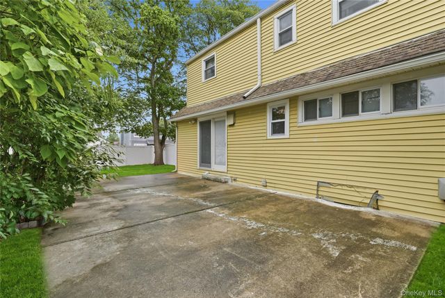 11 Mell Drive, North Babylon, NY 11703