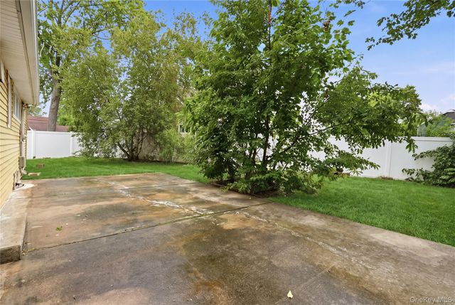 11 Mell Drive, North Babylon, NY 11703