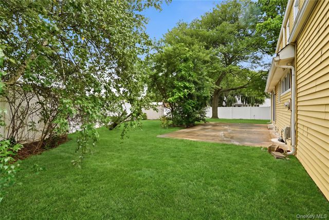 11 Mell Drive, North Babylon, NY 11703
