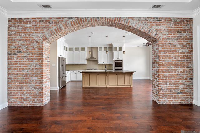 6060 Royal Palms Ct, Gonzales, LA 70737