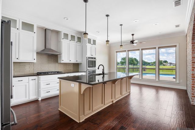 6060 Royal Palms Ct, Gonzales, LA 70737