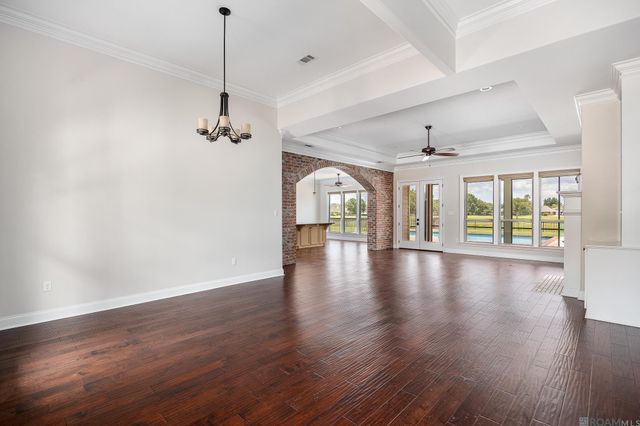 6060 Royal Palms Ct, Gonzales, LA 70737