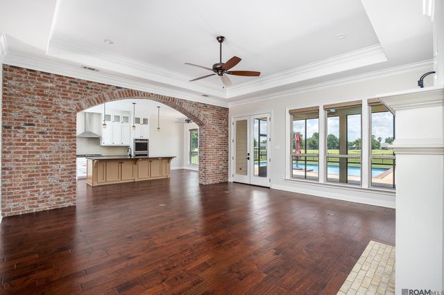 6060 Royal Palms Ct, Gonzales, LA 70737