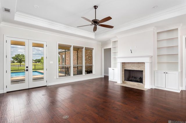 6060 Royal Palms Ct, Gonzales, LA 70737