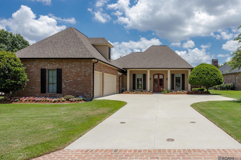 6060 Royal Palms Ct, Gonzales, LA 70737