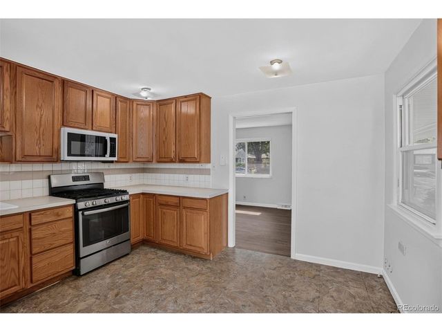 805 Kingston St, Aurora, CO 80010