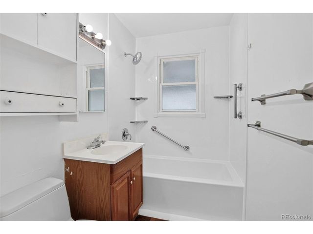 805 Kingston St, Aurora, CO 80010