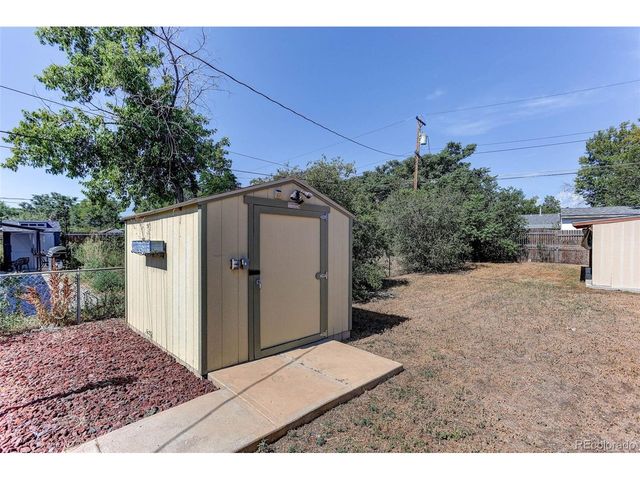 805 Kingston St, Aurora, CO 80010