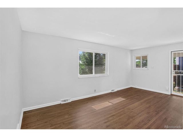 805 Kingston St, Aurora, CO 80010