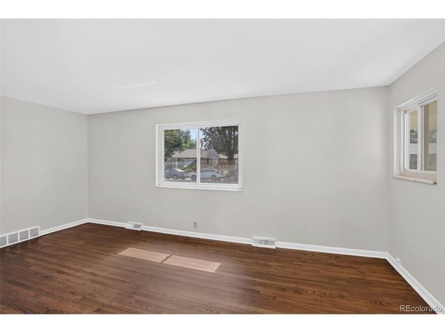 805 Kingston St, Aurora, CO 80010