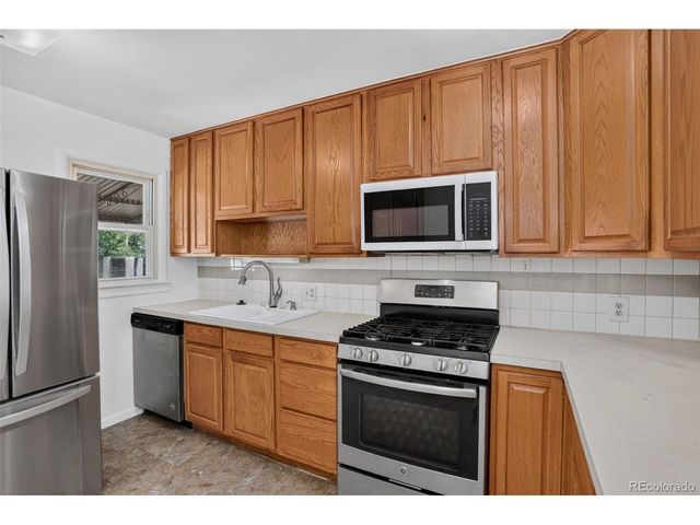 805 Kingston St, Aurora, CO 80010