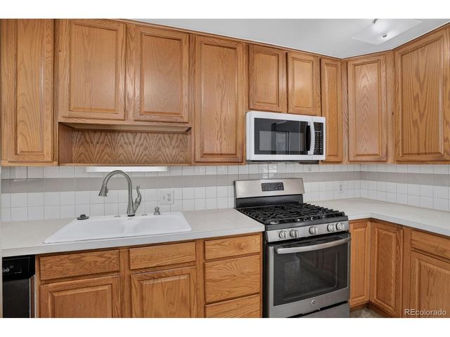 805 Kingston St, Aurora, CO 80010