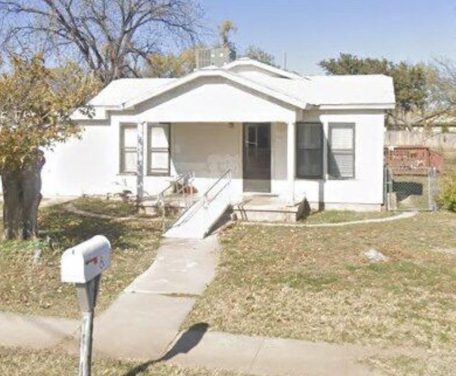 Image 1 of property listing at 308 E 23rd Street, San Angelo, TX 76903