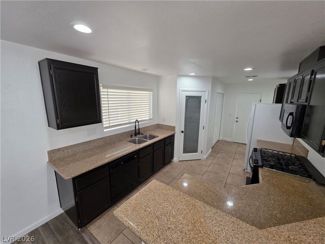 6213 Capehart Falls Street, North Las Vegas, NV 89081